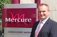Er ist der neue Direktor vom Mercure Hotel Düsseldorf Hafen: Christian Schmidt. Bild:Claudia Wingens
