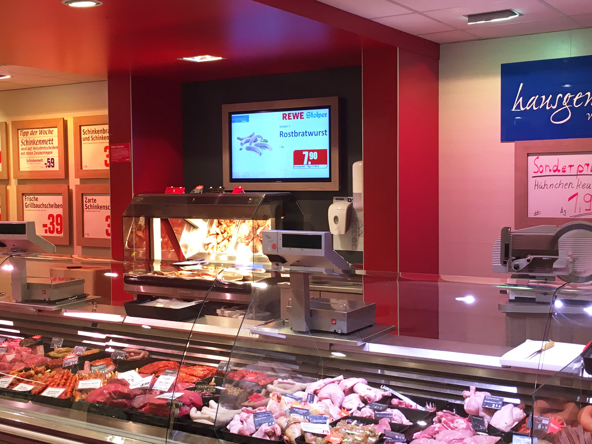 Digital Signage bei REWE-Markt-Stolper
