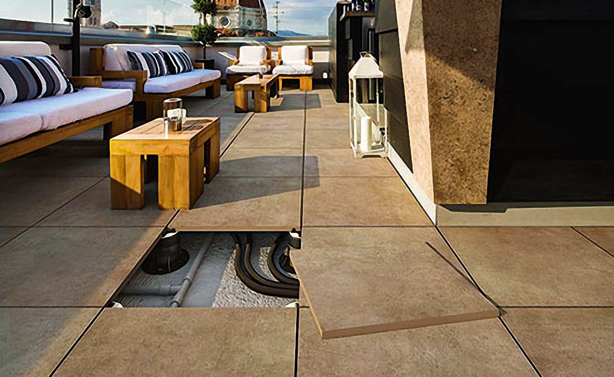 Terrassenplatten auf speziellen Arretierungen Terrassenplatten auf speziellen Arretierungen