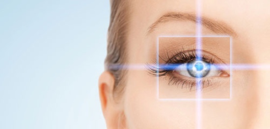 Einsatz von Multifokallinsen im Augenlaserzentrum Neu-Ulm. (Bildquelle:©Syda Productions - Fotolia.c