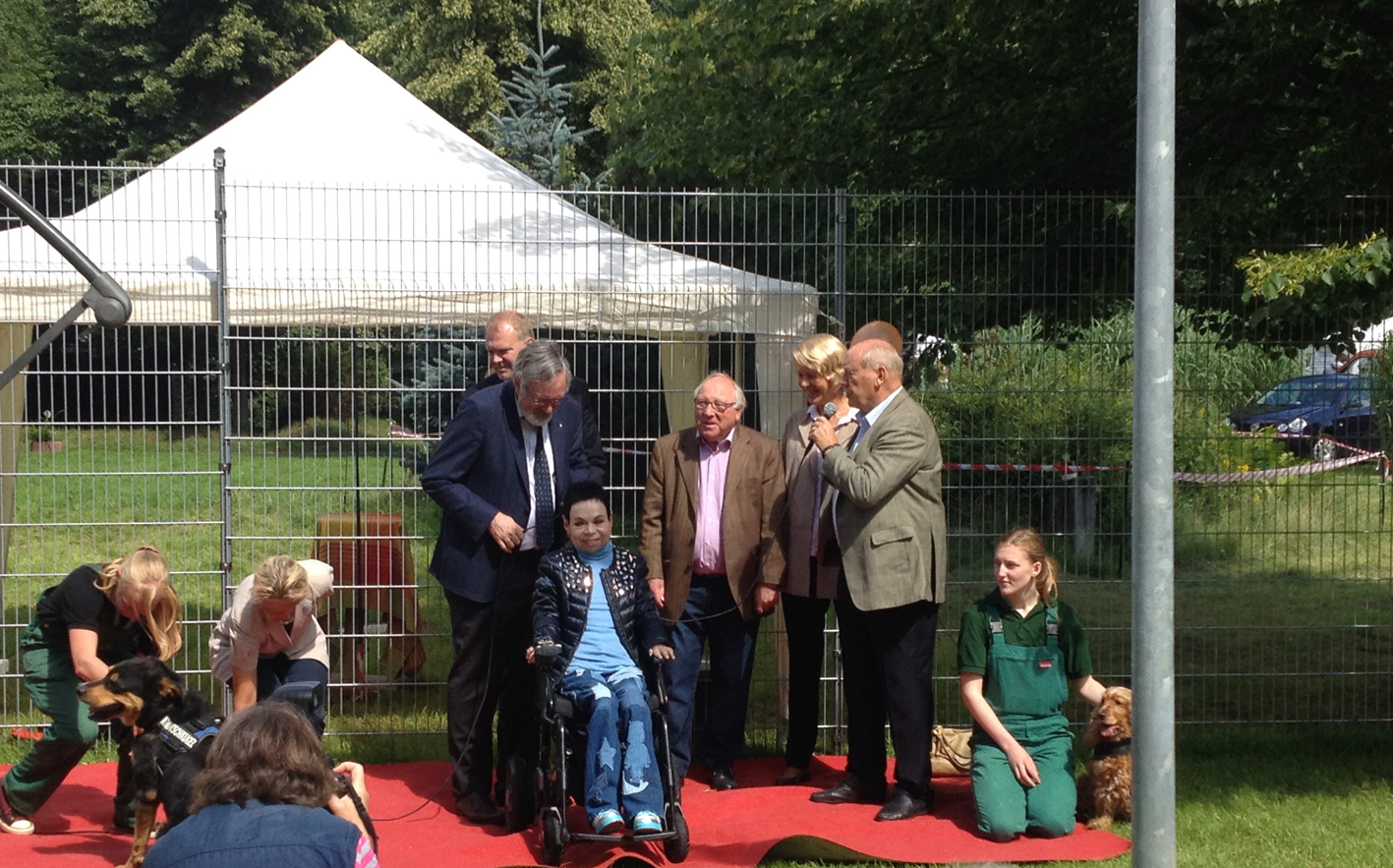 Bei der Eröffnung: Ute Schönherr, Hartmut Winkelmann, Wolfgang Schwenke, Uwe Seeler, Willi Holdorf ( Bei der Eröffnung: Ute Schönherr, Hartmut Winkelmann, Wolfgang Schwenke, Uwe Seeler, Willi Holdorf (