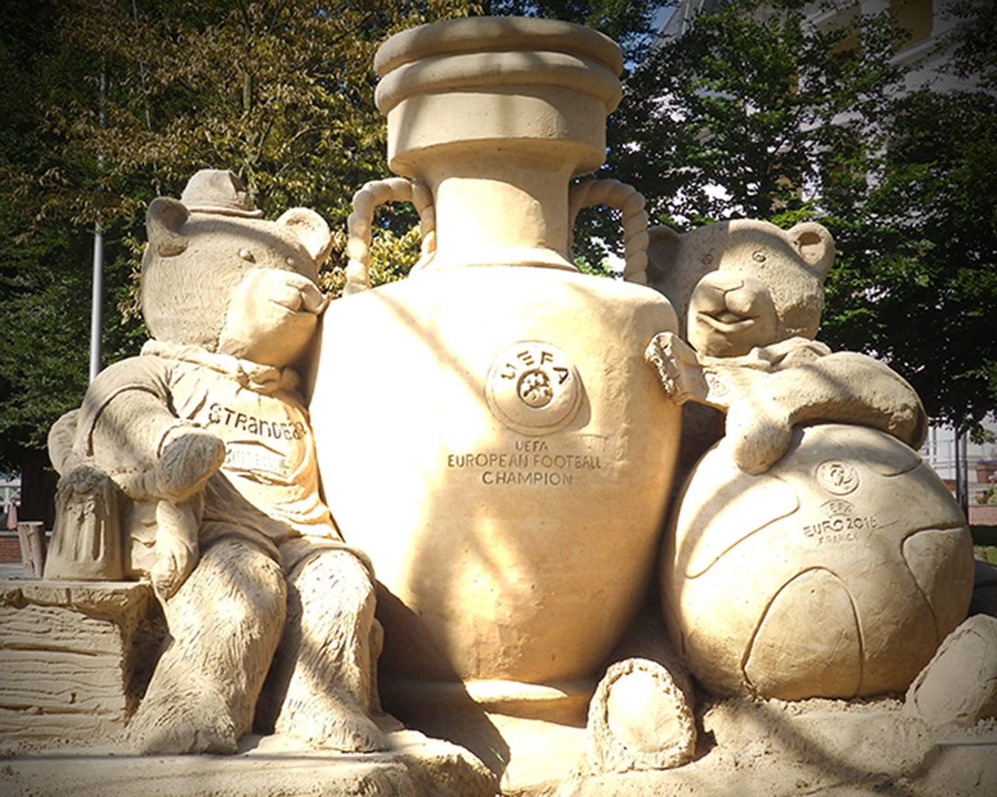 Strandbären haben sich den EM Pokal geholt Strandbären haben sich den EM Pokal geholt