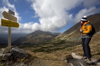 Knaudachtörl mit Wanderin (c) Herbert Raffalt
