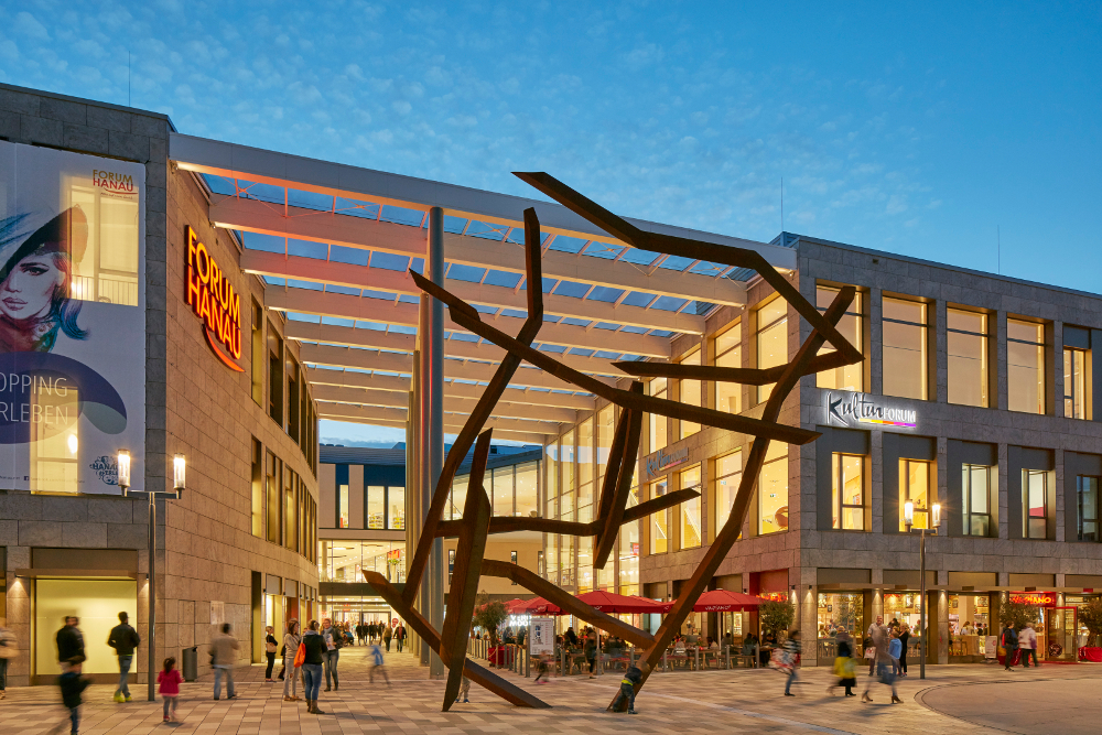 Bei der verkaufsoffenen Nacht können Besucher des Forum Hanau shoppen und gleichzeitig feiern. (Bild