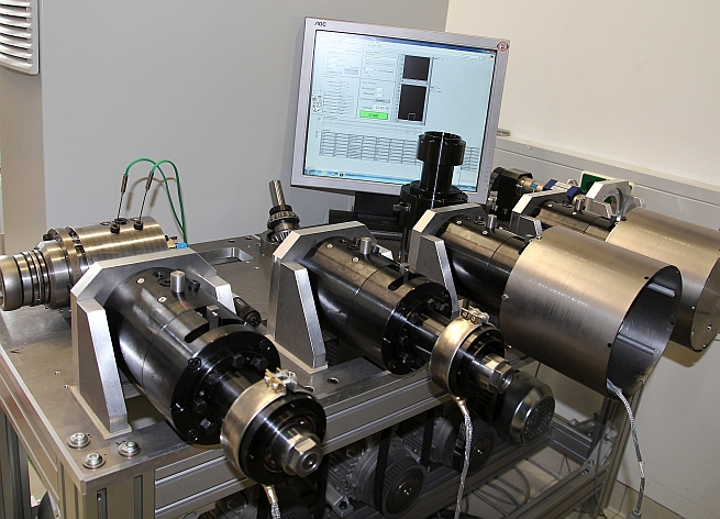 Dauerlauftest von Schmierfett in Wälzlagern. (Bildquelle: Kompentenzzentrum Tribologie) Dauerlauftest von Schmierfett in Wälzlagern. (Bildquelle: Kompentenzzentrum Tribologie)