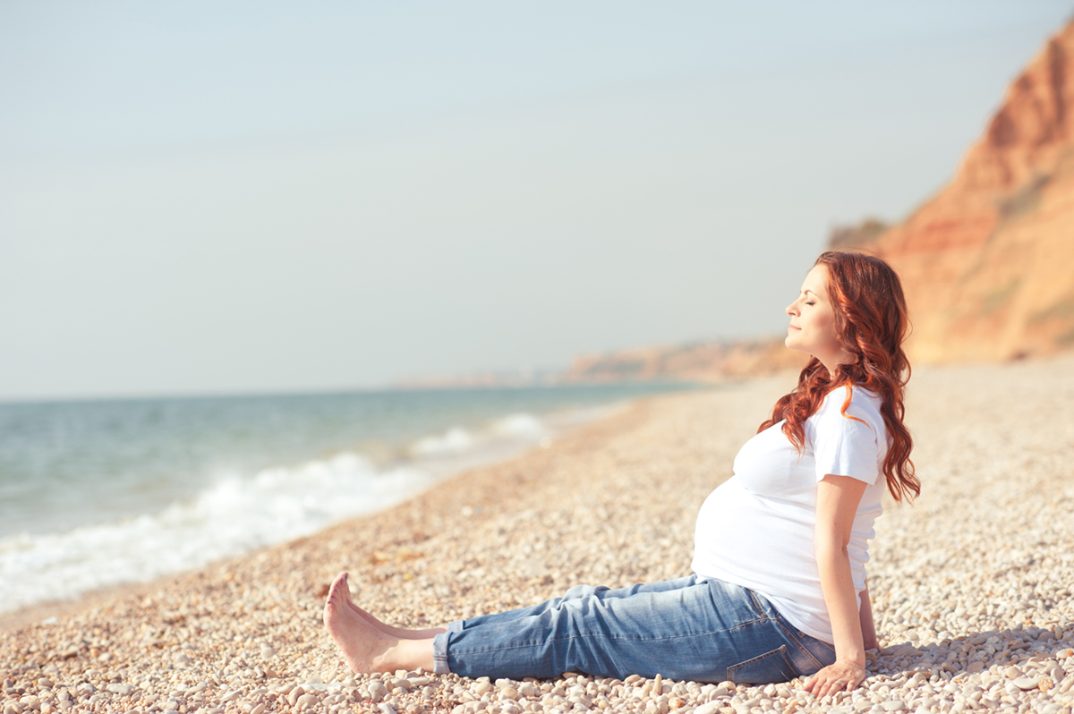 Mit Babybauch auf Reisen: Beachten Schwangere ein paar Kleinigkeiten, steht dem Urlaub nichts im Weg Mit Babybauch auf Reisen: Beachten Schwangere ein paar Kleinigkeiten, steht dem Urlaub nichts im Weg