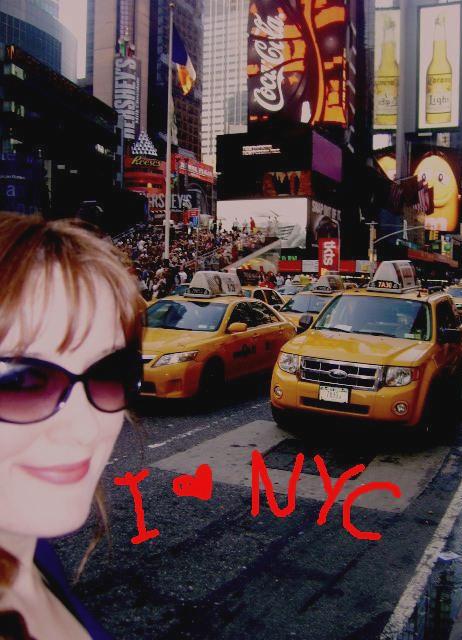 Foto: Privat (Miriam als Au-pair am Times Square in NY)