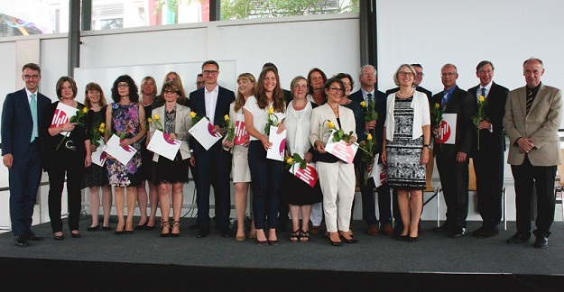 (v.li.): Prof. Dr. L.Castellucci, Absolventen, Dr. U. Freundlieb, Prof. Dr. M. Nagy. Foto: Reichert (v.li.): Prof. Dr. L.Castellucci, Absolventen, Dr. U. Freundlieb, Prof. Dr. M. Nagy. Foto: Reichert