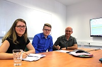 Der 17-jährige Dominic nahm einen Tag lang im imbus-Chefsessel Platz. Der 17-jährige Dominic nahm einen Tag lang im imbus-Chefsessel Platz.