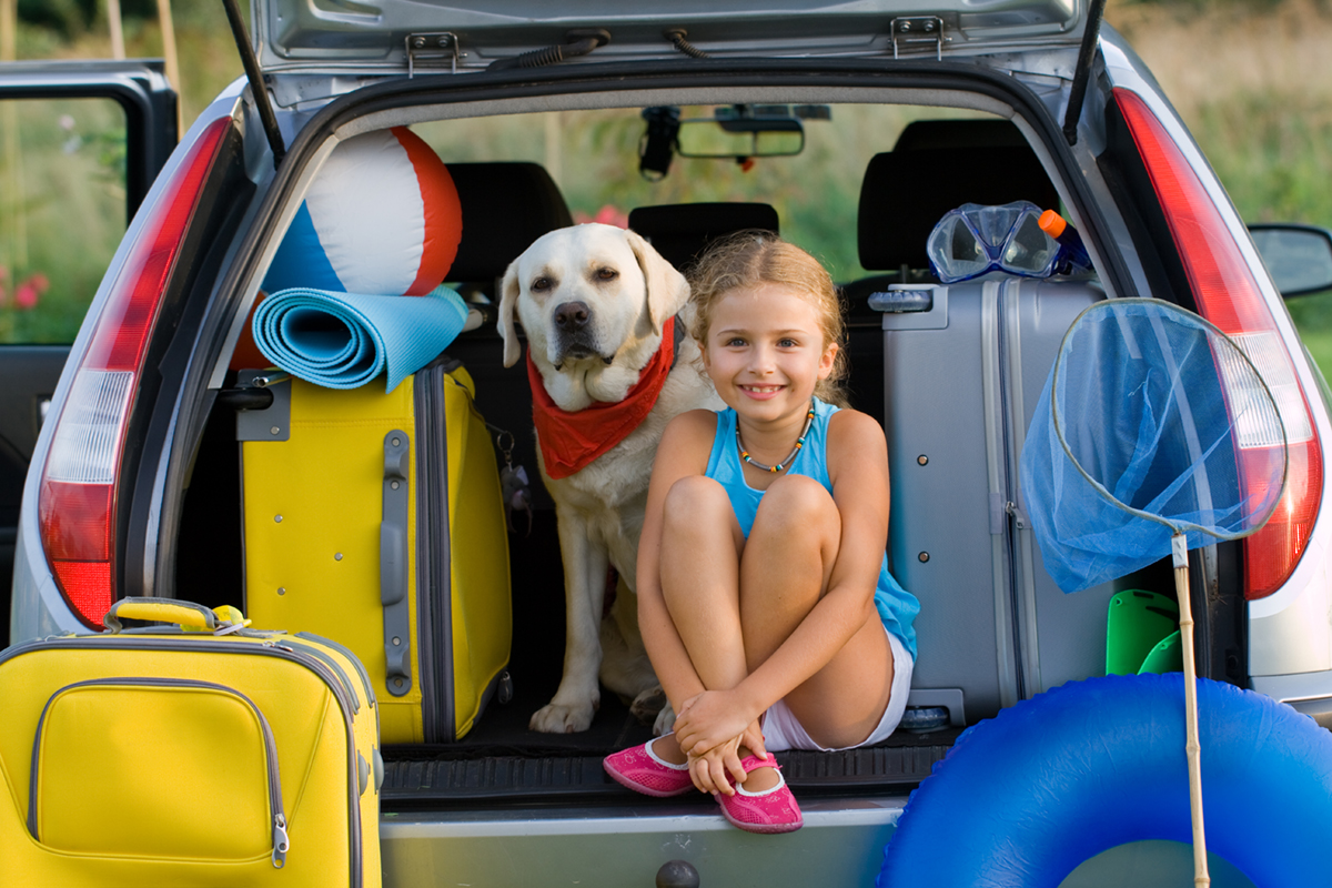 Mit ein paar Tipps und der richtigen Reiseapotheke bleibt die gesamte Familie gesund auf Reisen. (Bi Mit ein paar Tipps und der richtigen Reiseapotheke bleibt die gesamte Familie gesund auf Reisen. (Bi