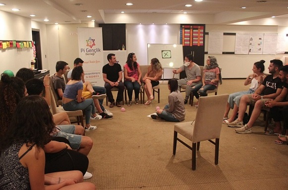 20 Personen nahmen am Internationalen Projekt „Jugendlich sein in meinem Land