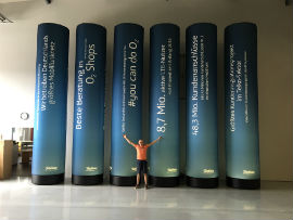 6 Meter hohe Leuchtsäulen von Display-Max 6 Meter hohe Leuchtsäulen von Display-Max
