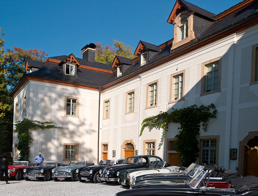 Oldtimer vor Schloss Wernersdorf (Bildquelle: Christopher-Jan Schmidt) Oldtimer vor Schloss Wernersdorf (Bildquelle: Christopher-Jan Schmidt)