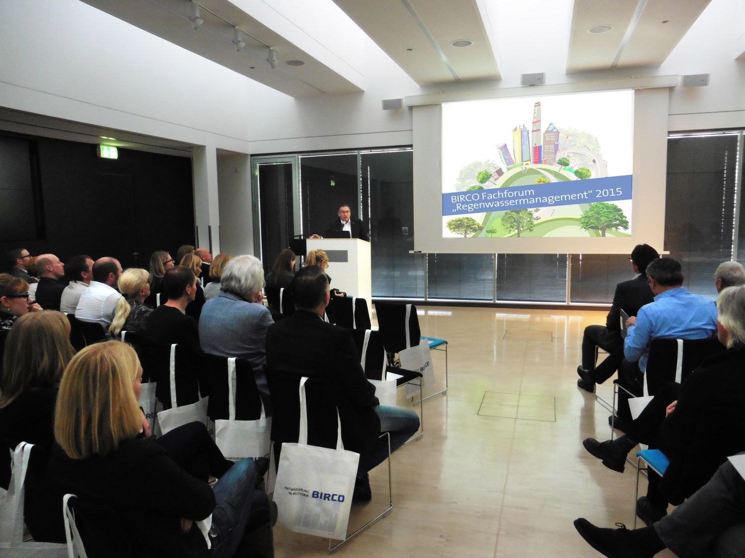 Das letzte Fachforum Regenwassermanagement 2015 in Dortmund. (Bildquelle: Birco) Das letzte Fachforum Regenwassermanagement 2015 in Dortmund. (Bildquelle: Birco)