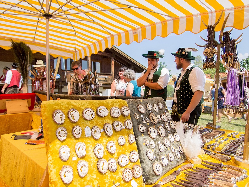 Besucher Trachtenmarkt (Bildquelle:©COPYRIGHT Pfronten Tourismus)