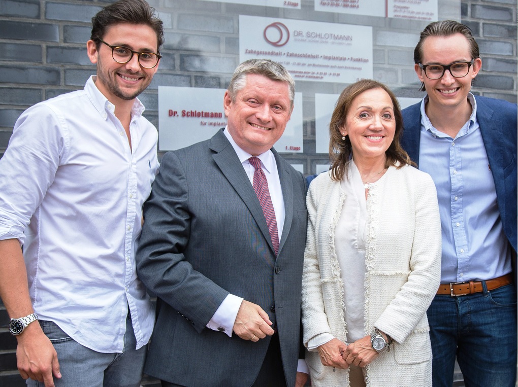 Gesundheitsminister Hermann Gröhe (2. v. li.) beim Besuch der Praxisklinik Dr. Schlotmann. Gesundheitsminister Hermann Gröhe (2. v. li.) beim Besuch der Praxisklinik Dr. Schlotmann.