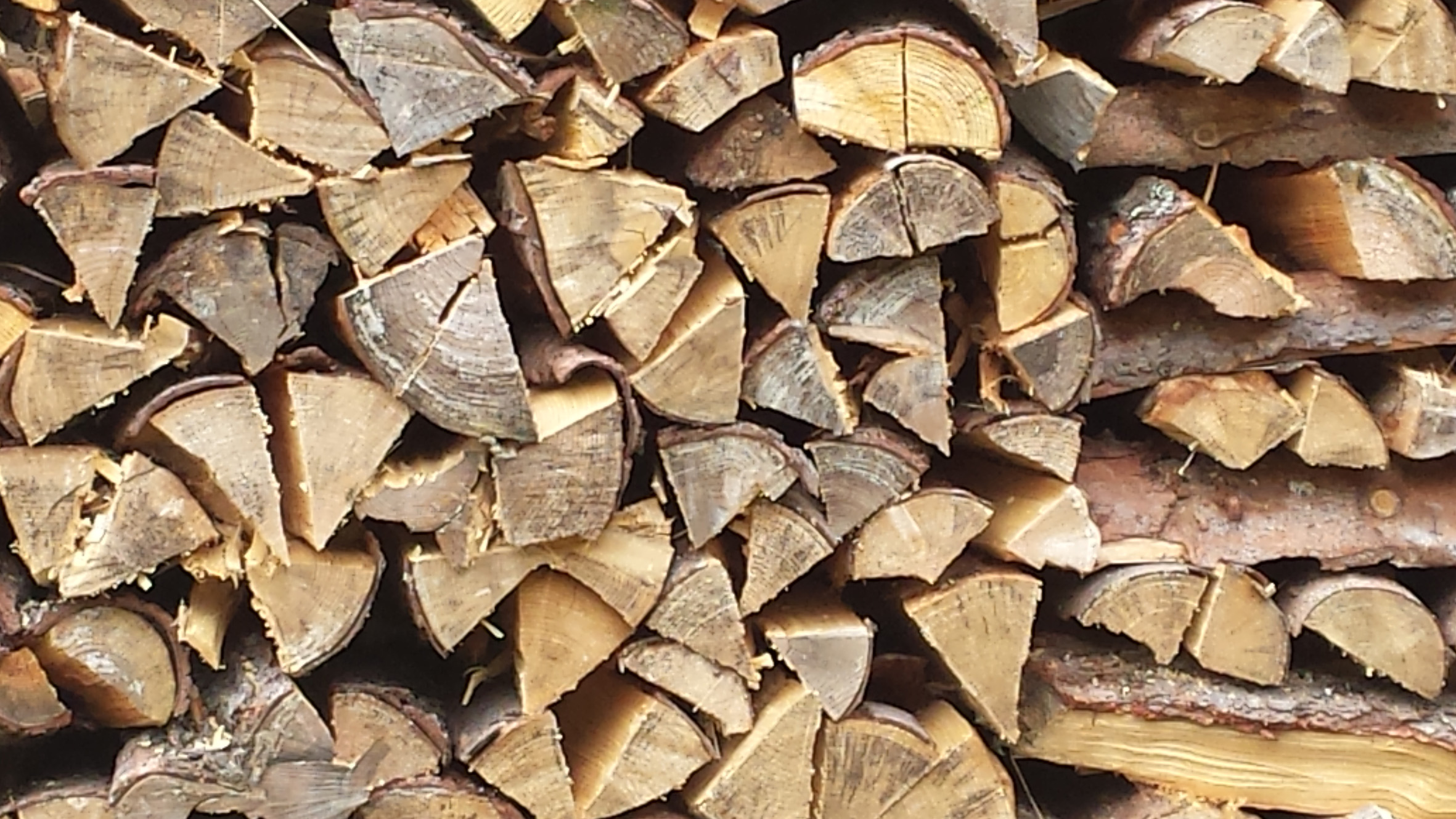 Wer Brennholz kauft, sollte auf die Maßeinheiten achten Wer Brennholz kauft, sollte auf die Maßeinheiten achten