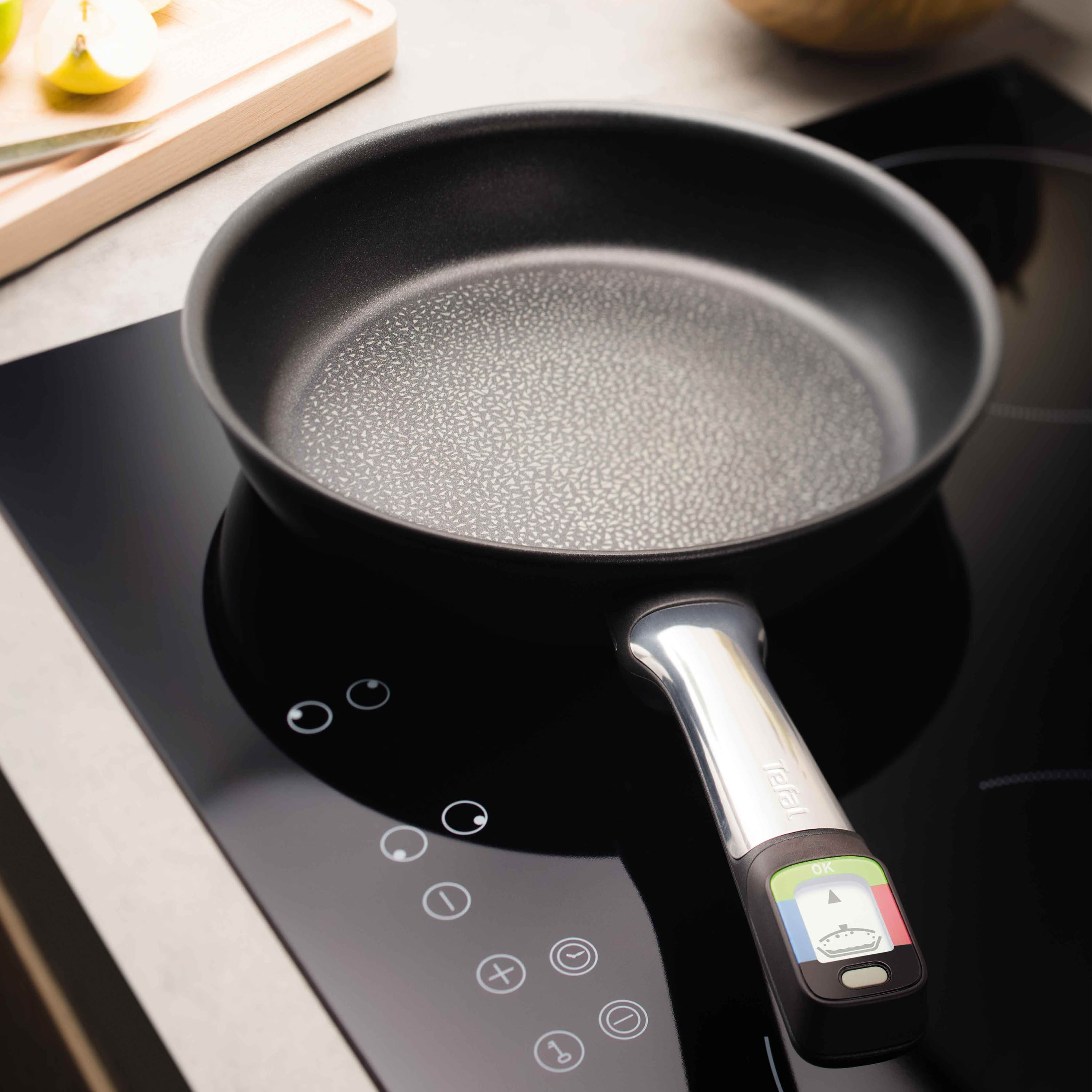 Das exklusive Modul im Griff zeigt den aktuellen Temperaturbereich an. (Bildquelle: Tefal) Das exklusive Modul im Griff zeigt den aktuellen Temperaturbereich an. (Bildquelle: Tefal)