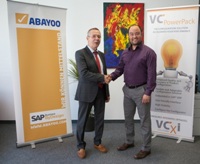 ABAYOO Gründer und CEO Wolfgang Schmidt (links) mit AICOMP Global Director Cloud Markus Blunk ABAYOO Gründer und CEO Wolfgang Schmidt (links) mit AICOMP Global Director Cloud Markus Blunk