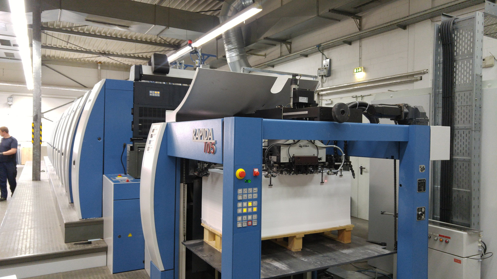 Die KBA Rapida - 12 Farben Bogenoffset Druckmaschine mit Bogen- und Rollenanleger Die KBA Rapida - 12 Farben Bogenoffset Druckmaschine mit Bogen- und Rollenanleger