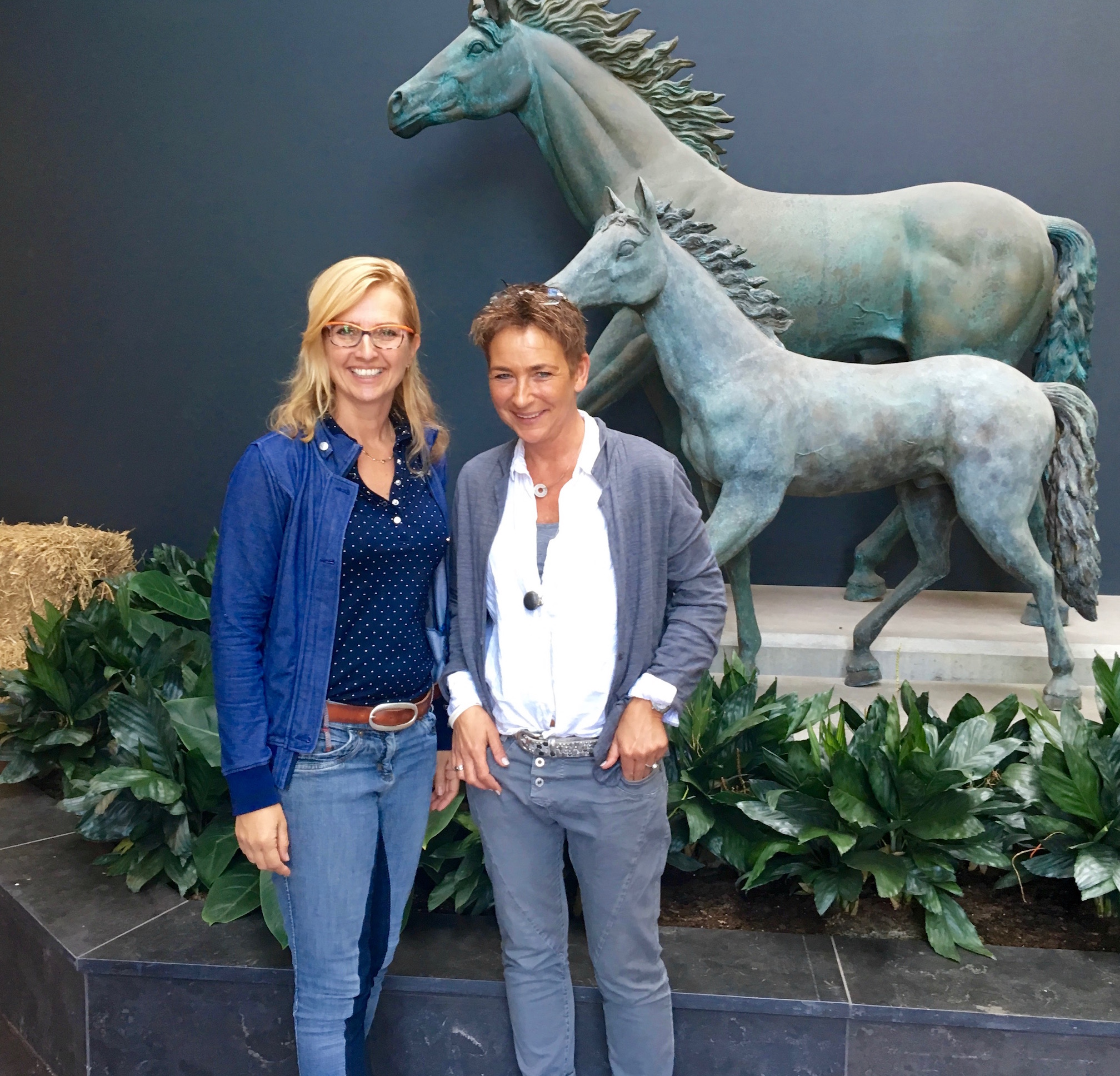 Jolande Verhulst, Pferdekrematorium Westerhout und Lea Schenker, Tierbestattungen Jolande Verhulst, Pferdekrematorium Westerhout und Lea Schenker, Tierbestattungen