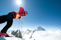 Skifahrer am Gipfel Skifahrer am Gipfel