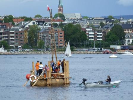 Mit der Dilmun S setzt Dr. Dominique Görlitz Segel auf dem Biggesee - eingeladen vom Galileo-Park Mit der Dilmun S setzt Dr. Dominique Görlitz Segel auf dem Biggesee - eingeladen vom Galileo-Park