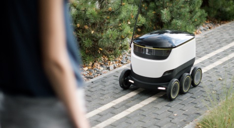 Sendungen im Transportfach der Starship-Roboter sind per Sicherheitsschloss, Überwachungskamera und Sendungen im Transportfach der Starship-Roboter sind per Sicherheitsschloss, Überwachungskamera und