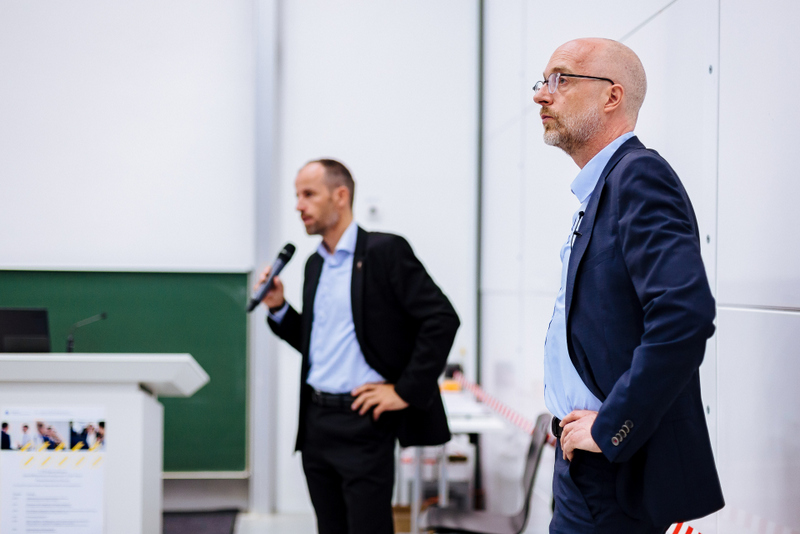 Christian Kremer (l.), Mathias Heidemann (r.) im Dialog mit dem Publikum