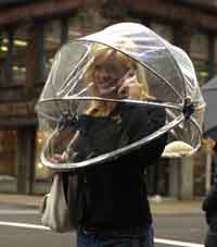 Dolphin Innovations: Nubrella - Freihand-Schirm und Extrem-Wetterschutz   