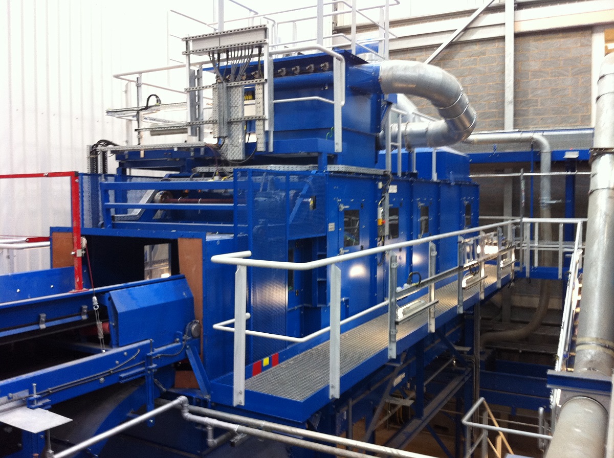 Bogenbandsichter von Eggersmann Anlagenbau GmbH mit Bunkeraufsatzfilter BH180 von contec in UK Bogenbandsichter von Eggersmann Anlagenbau GmbH mit Bunkeraufsatzfilter BH180 von contec in UK