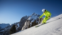 Mann bei Skifahren © Bergbahnen Dachstein West-D. Schaufler