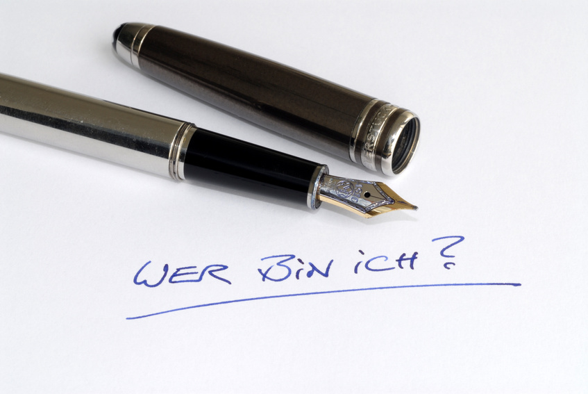 Das Bild von sich selbst malt mit dem goldenen Pinsel (Bildquelle: Fotolia) Das Bild von sich selbst malt mit dem goldenen Pinsel (Bildquelle: Fotolia)