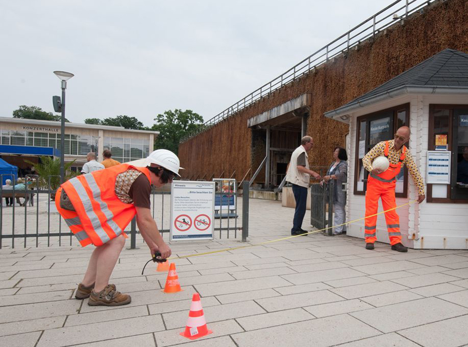 Bad Salzuflen mit Bauarbeiter Walk-Act von Ellen Kamrad Eventmanagement (Bildquelle: @Staatsbad Salz
