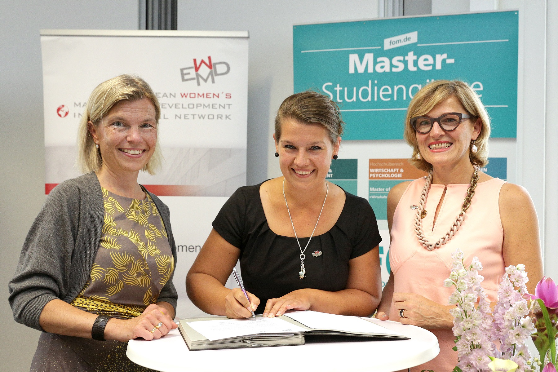 Prof. Dr. Anja Seng, FOM, Astrid Friesecke, Sieglinde Schneider, EWMD-Präsidentinnen (Bildquelle: To