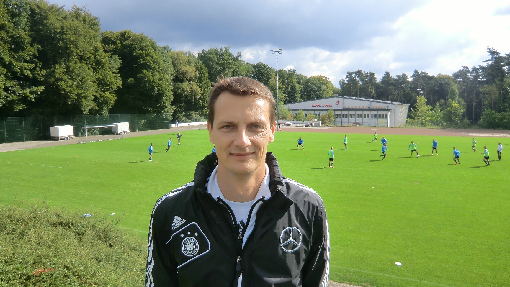 Prof. Dr. Ulf Sobek ist neuer Athletiktrainer der U 19 Prof. Dr. Ulf Sobek ist neuer Athletiktrainer der U 19
