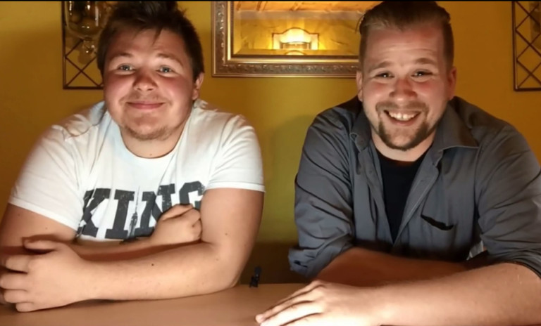links, Thomas W. alias ADDNFAHRER, rechts sein Manager Manuel Meya links, Thomas W. alias ADDNFAHRER, rechts sein Manager Manuel Meya