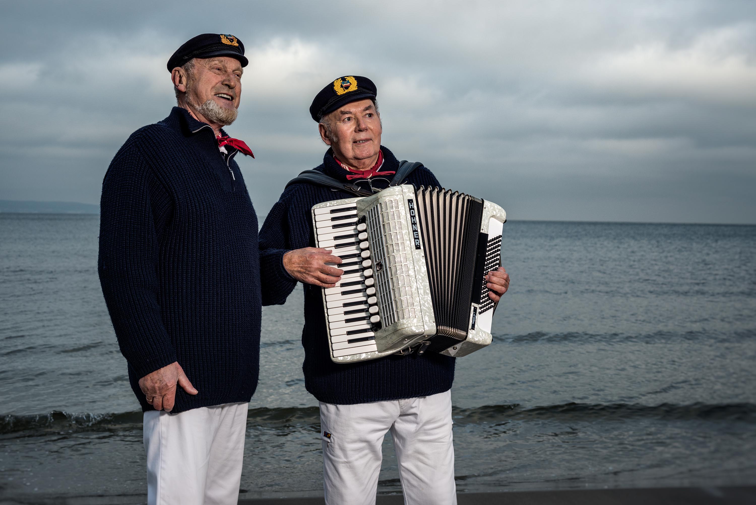 "52 Gesichter, 52 Geschichten": Hannes und Hans, dieälteste"Boyband" der Insel R "52 Gesichter, 52 Geschichten": Hannes und Hans, dieälteste"Boyband" der Insel R
