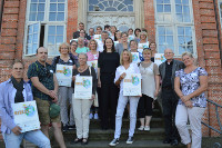 Insgesamt 14 Kitas wurden von Dr. Ingrid Nestle, Staatsekretärin für Energiewende, mit den begehrten Insgesamt 14 Kitas wurden von Dr. Ingrid Nestle, Staatsekretärin für Energiewende, mit den begehrten