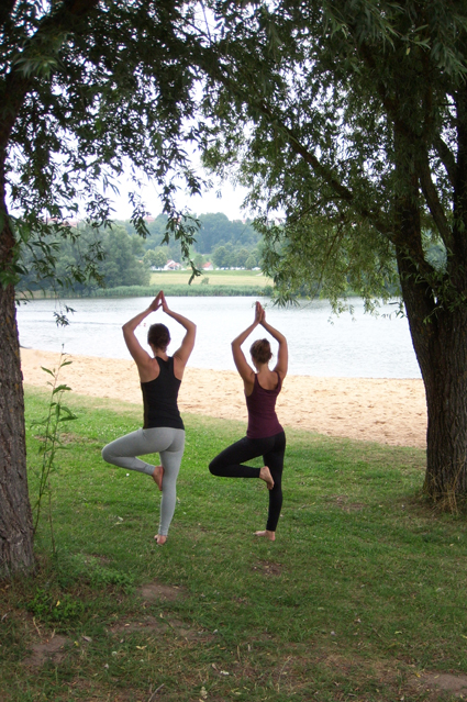 Yogareisen bieten Fitness in der freien Natur. (Bildquelle: ERGO Group)