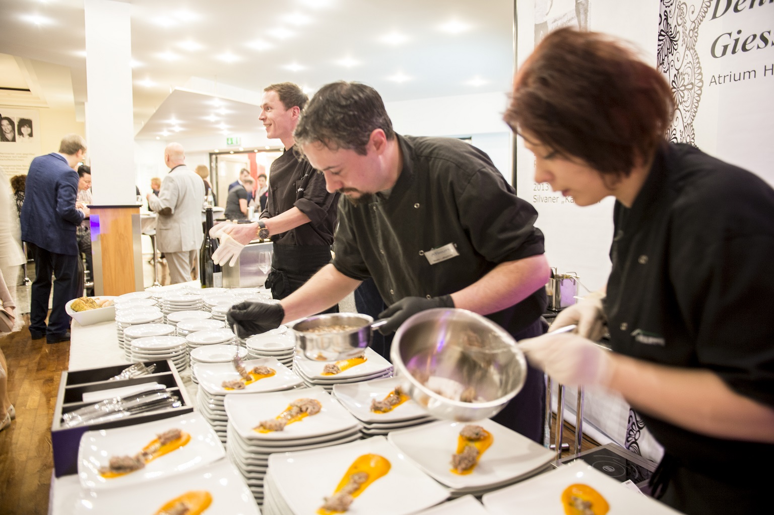 Zehn Starköche und neun Spitzenwinzer verwöhnen die Gäste bei der Atrium Wein- und Genussparty (Bild