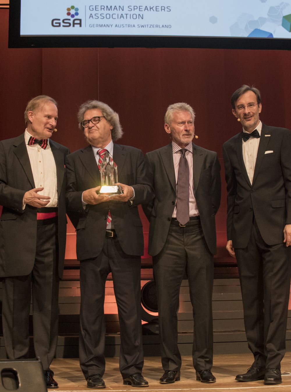 v.l.n.r.: Ehrenpräsident Prof. Dr. L. Seiwert, H. Markwort, P. Breitner, Präsident M. Laschkolnig (B v.l.n.r.: Ehrenpräsident Prof. Dr. L. Seiwert, H. Markwort, P. Breitner, Präsident M. Laschkolnig (B