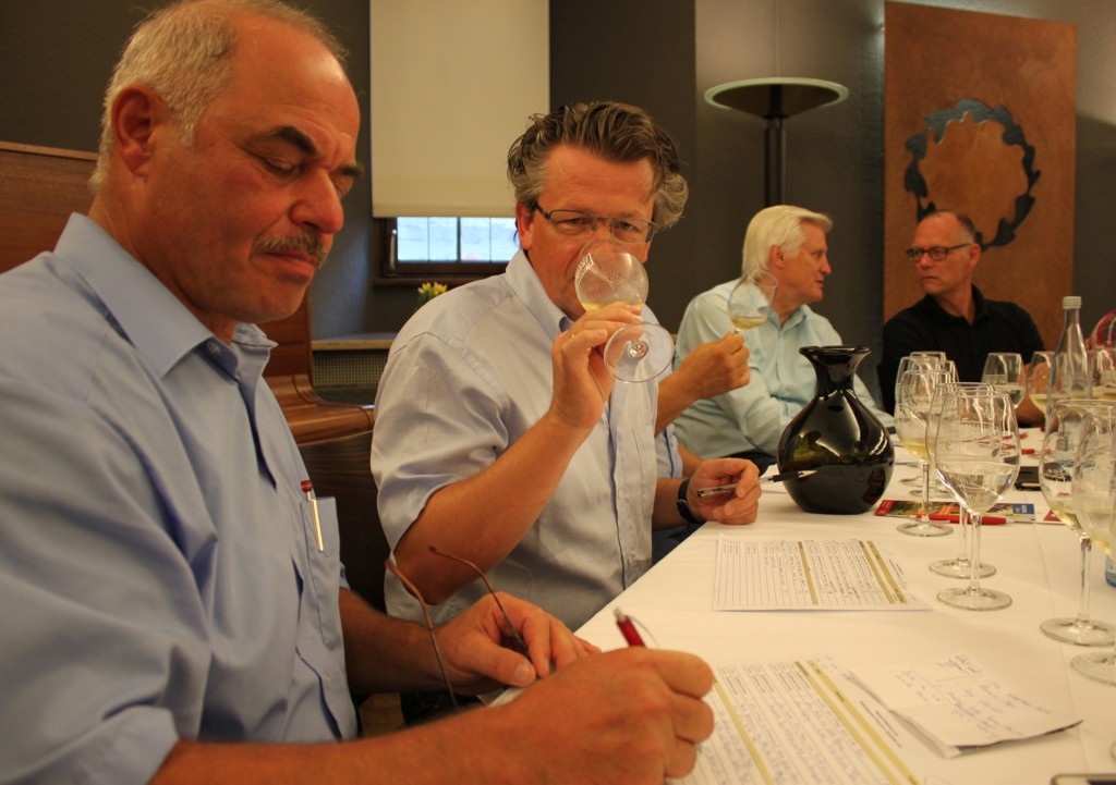 Die Siegerweine werden von der fachkundigen Jury ermittelt (Bildquelle: Heilbronn Marketing GmbH) Die Siegerweine werden von der fachkundigen Jury ermittelt (Bildquelle: Heilbronn Marketing GmbH)
