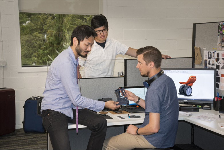 Briggs& Riley Designteam bei der Entwicklung der Expansions-Kompressions-Technologie Briggs& Riley Designteam bei der Entwicklung der Expansions-Kompressions-Technologie