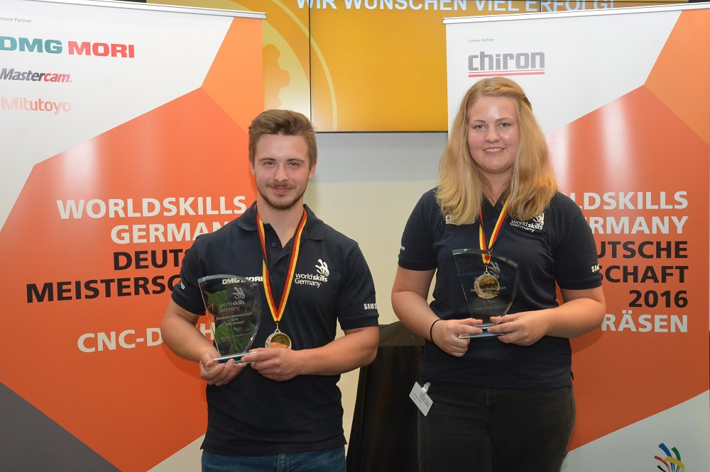 Deutschlands beste Zerspaner: Eva-Maria Wahl (CNC-Fräsen) und Lukas Bosslet (CNC-Drehen) (Bildquelle Deutschlands beste Zerspaner: Eva-Maria Wahl (CNC-Fräsen) und Lukas Bosslet (CNC-Drehen) (Bildquelle