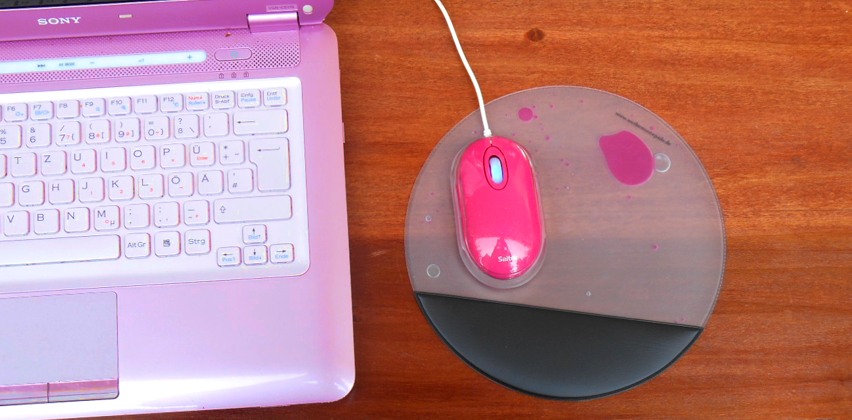 Transparent, liquid filled mousepad with floater and wrist-rest. Transparent, liquid filled mousepad with floater and wrist-rest.