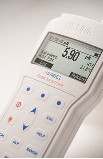 Die Foodcare-pH-Meter Serie von Hanna Instruments ist für Lebensmittel ausgelegt. Die Foodcare-pH-Meter Serie von Hanna Instruments ist für Lebensmittel ausgelegt.