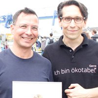 Oliver Unseld (li) von Ökobon empfängt den AWARD von Gerrit Jessen Oliver Unseld (li) von Ökobon empfängt den AWARD von Gerrit Jessen