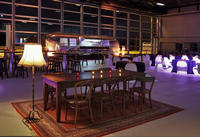 Wohnzimmer im Flugzeughangar: Vintage-Setting im Hugo Junkers Hangar in Mönchengladbach