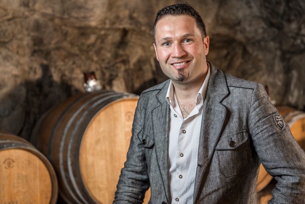 Aus Passion: Stefan Pföstl - Winzer und Hotelier (Bildquelle: @Schenna Resort) Aus Passion: Stefan Pföstl - Winzer und Hotelier (Bildquelle: @Schenna Resort)